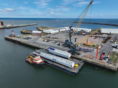 Wear Footbridge begins to arrive