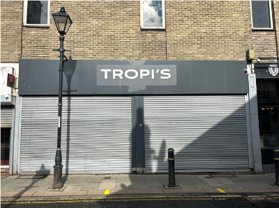 Double retail unit on town centre high street